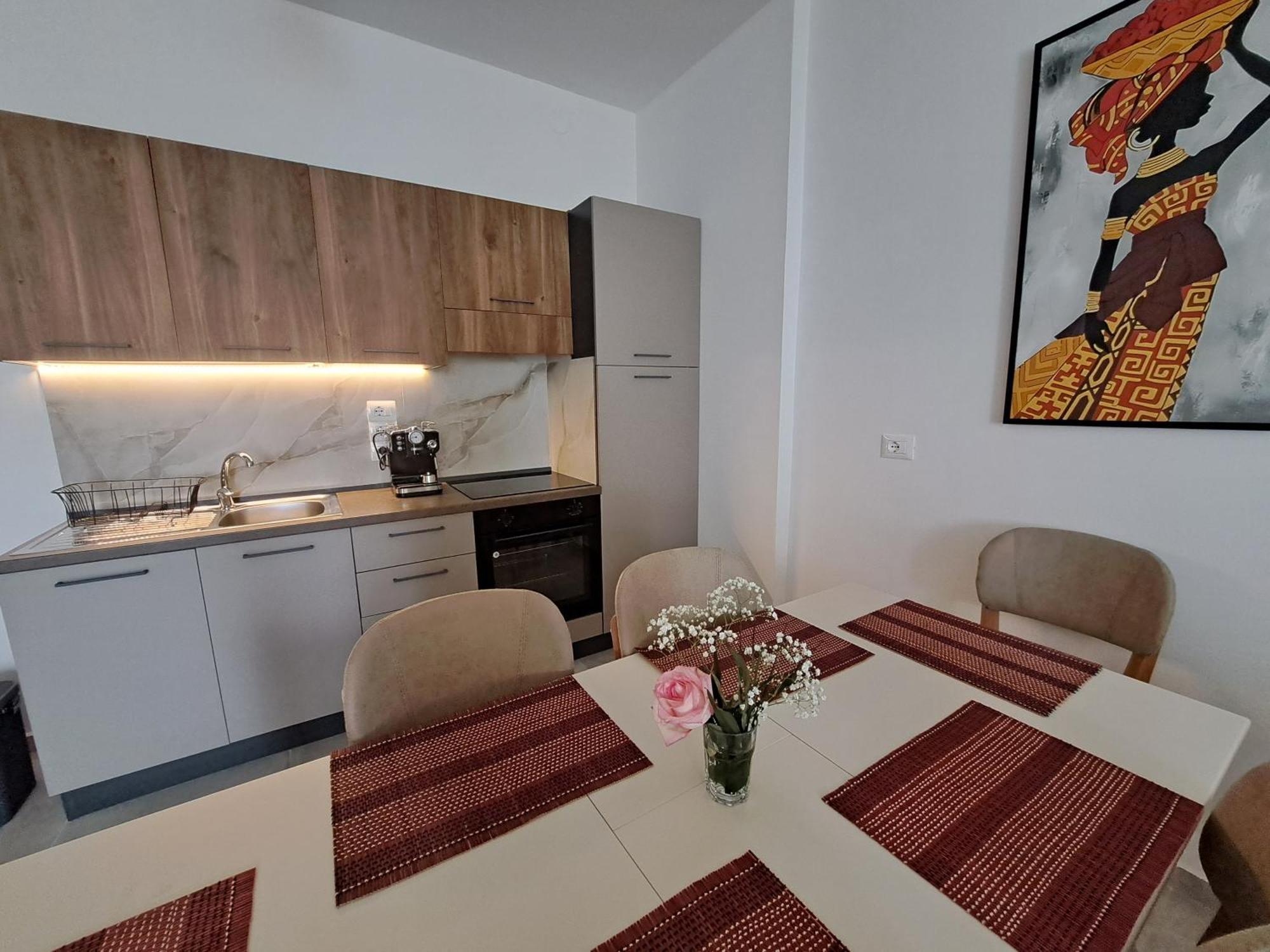 Apartament Mamani *